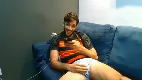 Snapshot of newt_easy chatting on 04/26/26, 01:03 Lucena BR online show from 04/26/26, 01:03