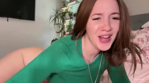 Snapshot of nextdoorlaur chatting on 04/21/26, 01:39 Lauren online show from 04/21/26, 01:39