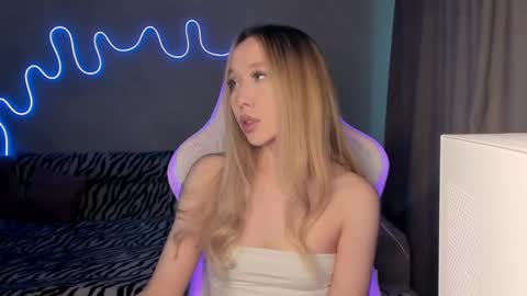 Mina online show from 02/10/25, 12:08