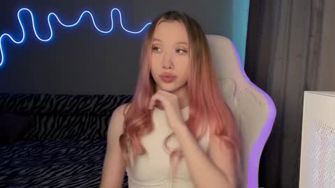 Mina online show from 02/20/25, 11:42