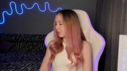 Mina online show from 02/20/25, 02:46