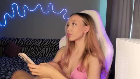 Mina online show from 02/28/25, 10:09