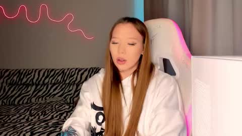 Mina online show from 09/10/25, 01:33