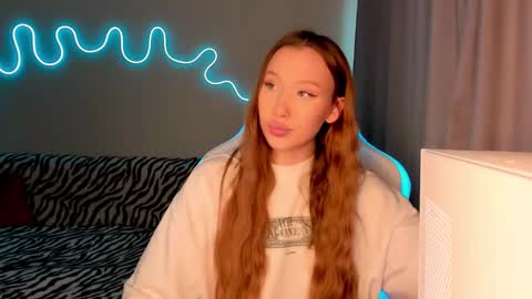 Mina online show from 09/29/25, 12:21