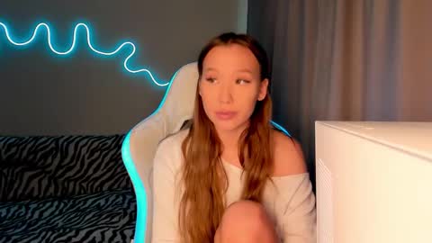 Mina online show from 10/03/25, 01:30