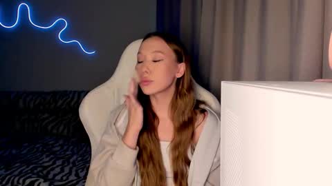 Mina online show from 10/22/25, 01:11