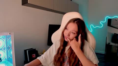 Snapshot of neyrmina chatting on 03/05/26, 08:54 Mina online show from 03/05/26, 08:54