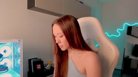 Snapshot of neyrmina chatting on 03/13/26, 08:10 Mina online show from 03/13/26, 08:10