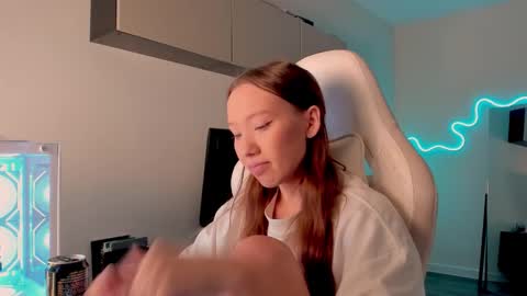 Snapshot of neyrmina chatting on 03/27/26, 08:26 Mina online show from 03/27/26, 08:26