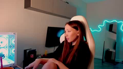 Snapshot of neyrmina chatting on 04/10/26, 06:40 Mina online show from 04/10/26, 06:40