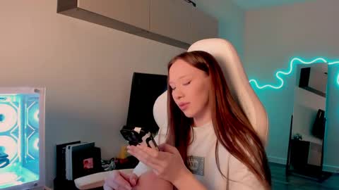 Snapshot of neyrmina chatting on 04/16/26, 08:26 Mina online show from 04/16/26, 08:26