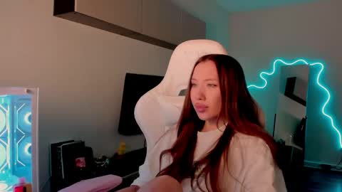 Snapshot of neyrmina chatting on 04/27/26, 08:45 Mina online show from 04/27/26, 08:45