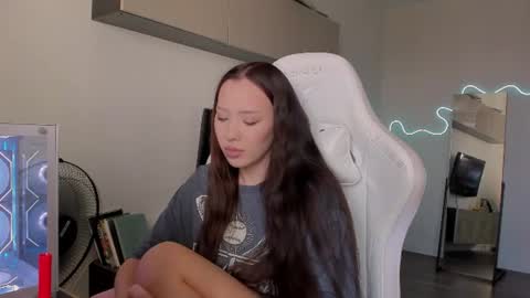 Mina online show from 08/04/26, 06:16