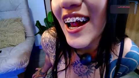 Snapshot of neytiri_san chatting on 06/25/26, 04:01 Valery Gonzales online show from 06/25/26, 04:01