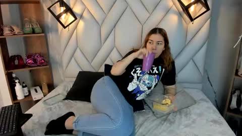 Milena online show from 03/05/25, 02:01