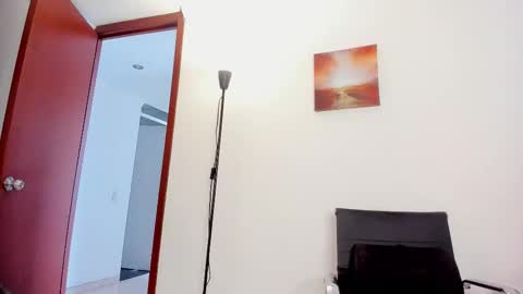 laura  online show from 11/11/25, 05:57