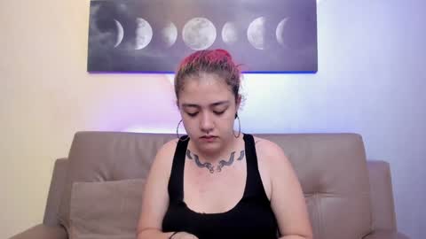 Estefani  online show from 01/28/25, 12:00