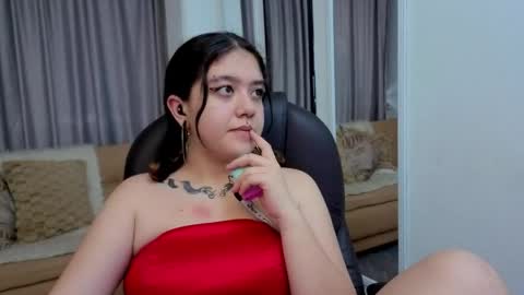 Snapshot of nia_stark chatting on 04/22/26, 08:43 Estefani online show from 04/22/26, 08:43