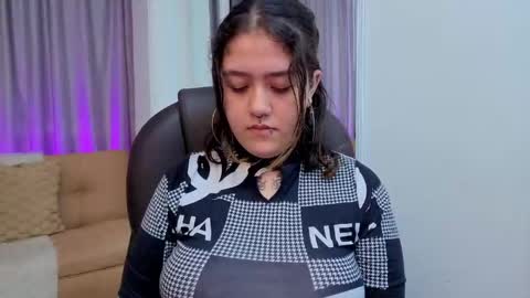 Snapshot of nia_stark chatting on 04/23/26, 08:44 Estefani online show from 04/23/26, 08:44