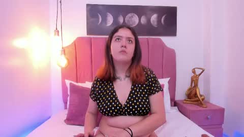 Snapshot of nia_stark chatting on 05/06/26, 03:35 Estefani online show from 05/06/26, 03:35