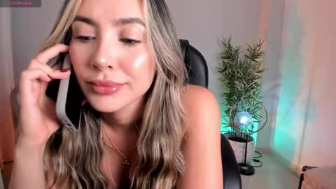 Snapshot of niabennet chatting on 11/01/25, 09:39 Nia online show from 11/01/25, 09:39