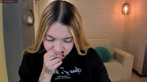 SQUIRTER DOLL    online show from 10/26/25, 06:14