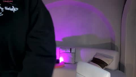 SQUIRTER DOLL    online show from 10/27/25, 11:36