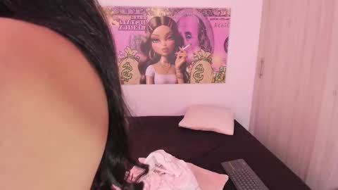  Nia  online show from 12/15/25, 03:49