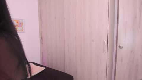 Snapshot of nianoretti chatting on 01/14/26, 04:23 Nia online show from 01/14/26, 04:23