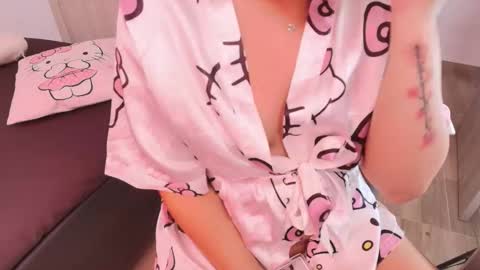 Snapshot of nianoretti chatting on 02/06/26, 04:10 Nia online show from 02/06/26, 04:10