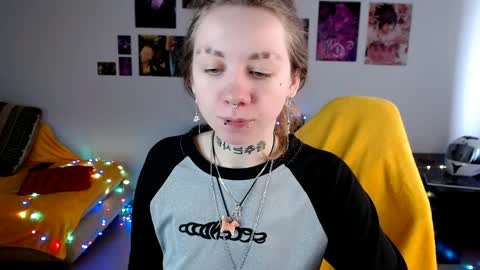 Snapshot of nica_kawaii chatting on 04/18/26, 10:19 nica_kawaii online show from 04/18/26, 10:19