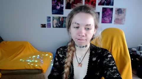 Snapshot of nica_kawaii chatting on 05/18/26, 04:07 nica_kawaii online show from 05/18/26, 04:07