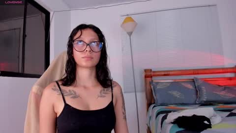 Snapshot of nice_day_ chatting on 09/20/25, 12:00 day  online show from 09/20/25, 12:00