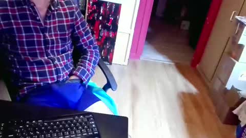 Snapshot of nicecck24 chatting on 11/19/25, 05:18 nicecck24 online show from 11/19/25, 05:18