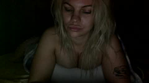 Snapshot of nicecolddrink2 chatting on 01/11/25, 01:01 Amber online show from 01/11/25, 01:01