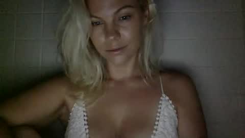 Snapshot of nicecolddrink2 chatting on 09/09/25, 09:53 Amber online show from 09/09/25, 09:53