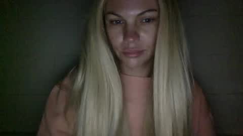 Snapshot of nicecolddrink2 chatting on 09/25/25, 10:30 Amber online show from 09/25/25, 10:30