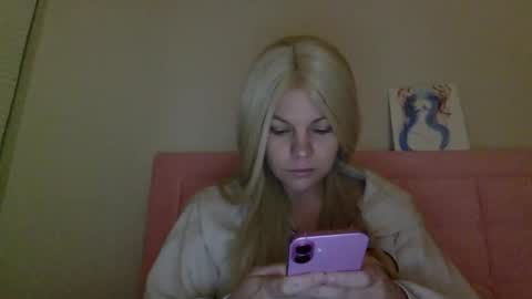 Snapshot of nicecolddrink2 chatting on 12/23/25, 10:46 Amber online show from 12/23/25, 10:46