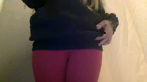 Snapshot of nicecolddrink2 chatting on 02/22/26, 04:35 Amber online show from 02/22/26, 04:35