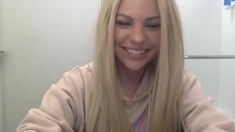 Snapshot of nicecolddrink2 chatting on 02/28/26, 03:18 Amber online show from 02/28/26, 03:18