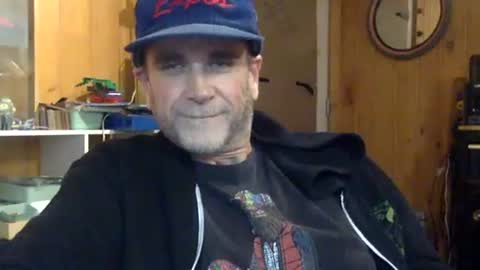 Snapshot of nicedickdave77 chatting on 05/29/26, 04:21 nicedickdave77 online show from 05/29/26, 04:21