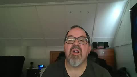 Snapshot of niceguy7208 chatting on 11/01/25, 03:47 niceguy7208 online show from 11/01/25, 03:47