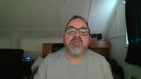 Snapshot of niceguy7208 chatting on 04/10/26, 03:28 niceguy7208 online show from 04/10/26, 03:28