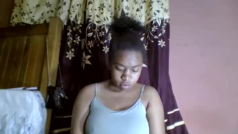 Snapshot of nicelly01 chatting on 04/26/26, 02:42 nicelly01 online show from 04/26/26, 02:42