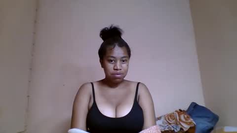 Snapshot of nicelly01 chatting on 05/15/26, 01:12 nicelly01 online show from 05/15/26, 01:12