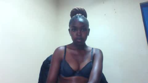 Snapshot of nicemillow chatting on 10/25/25, 12:13 nicemillow online show from 10/25/25, 12:13