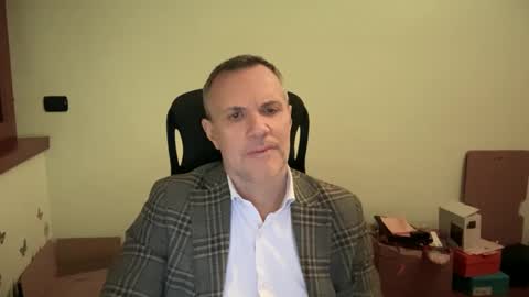 Snapshot of niceshy_71 chatting on 02/18/25, 06:26 Andrew online show from 02/18/25, 06:26