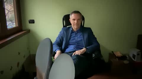 Snapshot of niceshy_71 chatting on 03/07/25, 04:55 Andrew online show from 03/07/25, 04:55