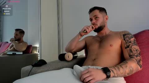 Snapshot of nicholassx chatting on 11/20/25, 11:21 Nicholassx online show from 11/20/25, 11:21