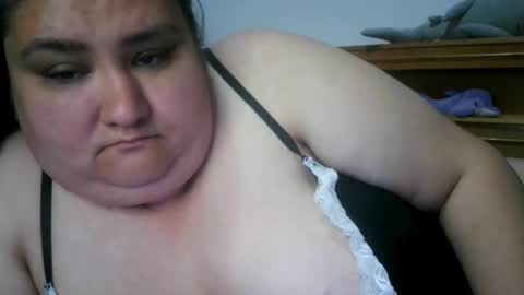 Snapshot of nicholle chatting on 05/16/26, 12:18 Nicholle online show from 05/16/26, 12:18